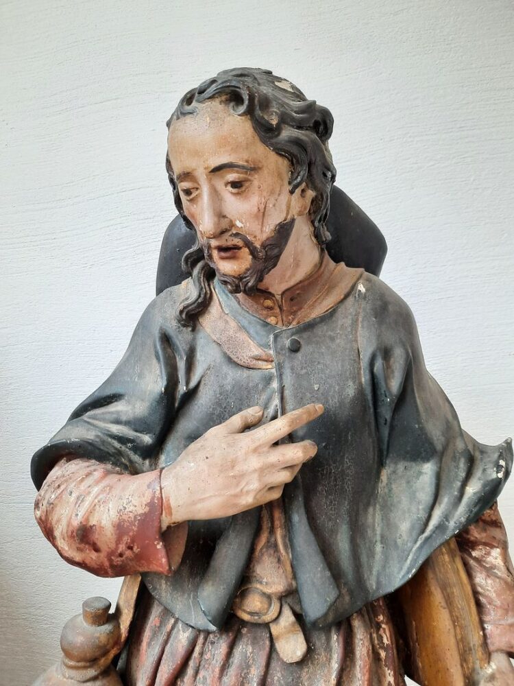 Vorzustand mit starken Ablagerungen und Fassungsschäden